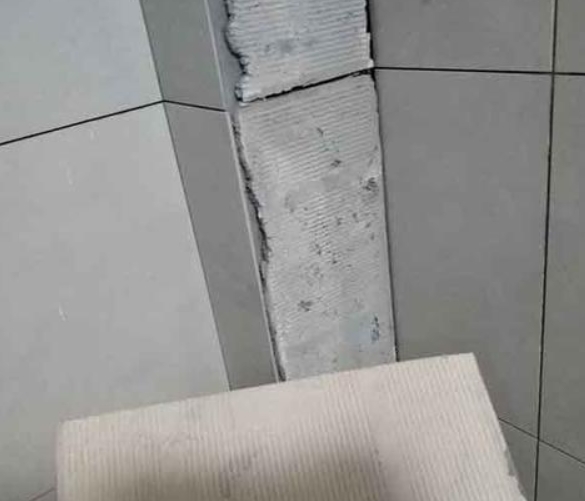 石峰瓷砖空鼓维修公司分享下厨房瓷砖脱落的补救措施。